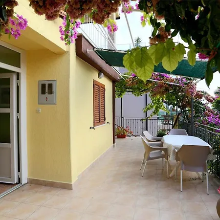 In 16939 Apartman *